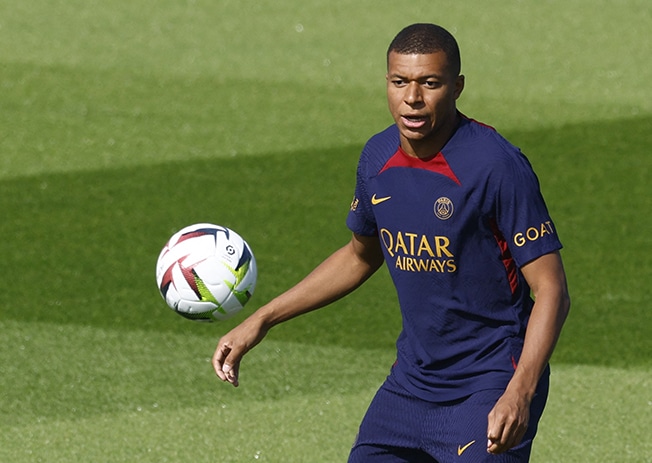 image PSG coach Enrique hoping for solution to Mbappe dispute