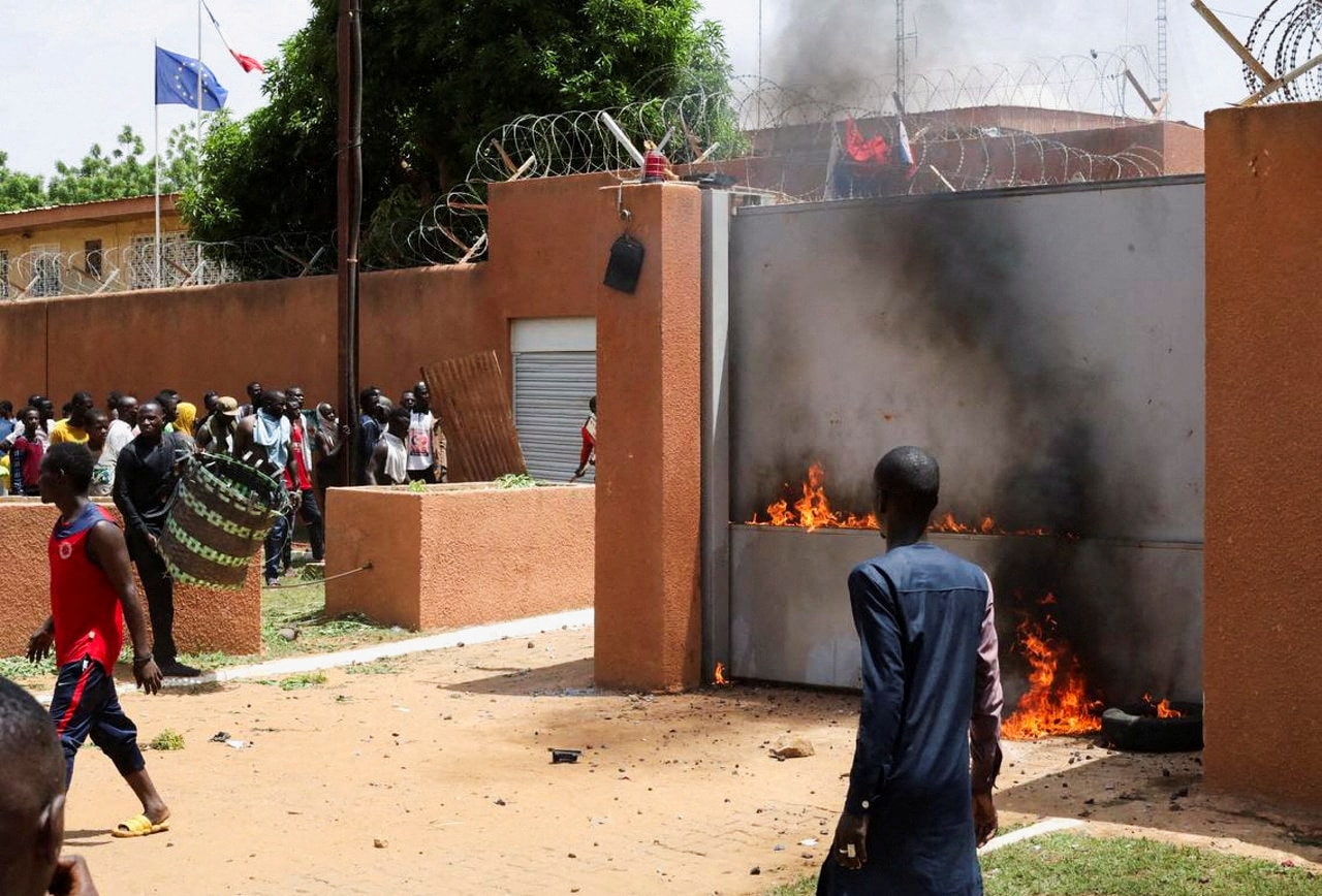 image France will start evacuation of French, EU citizens from Niger on Tuesday