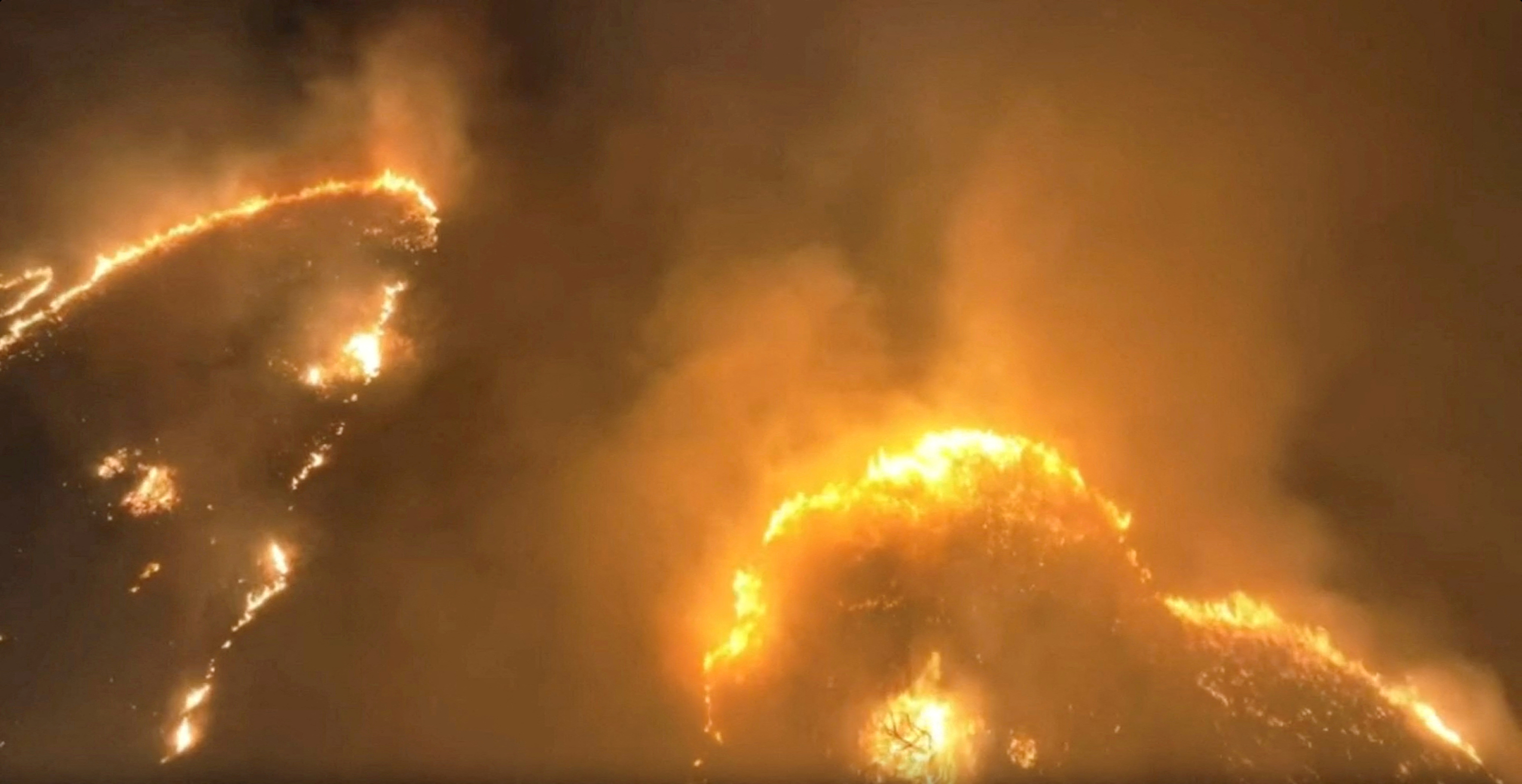 image Wind-fanned fires raze parts of Hawaii, forcing evacuations