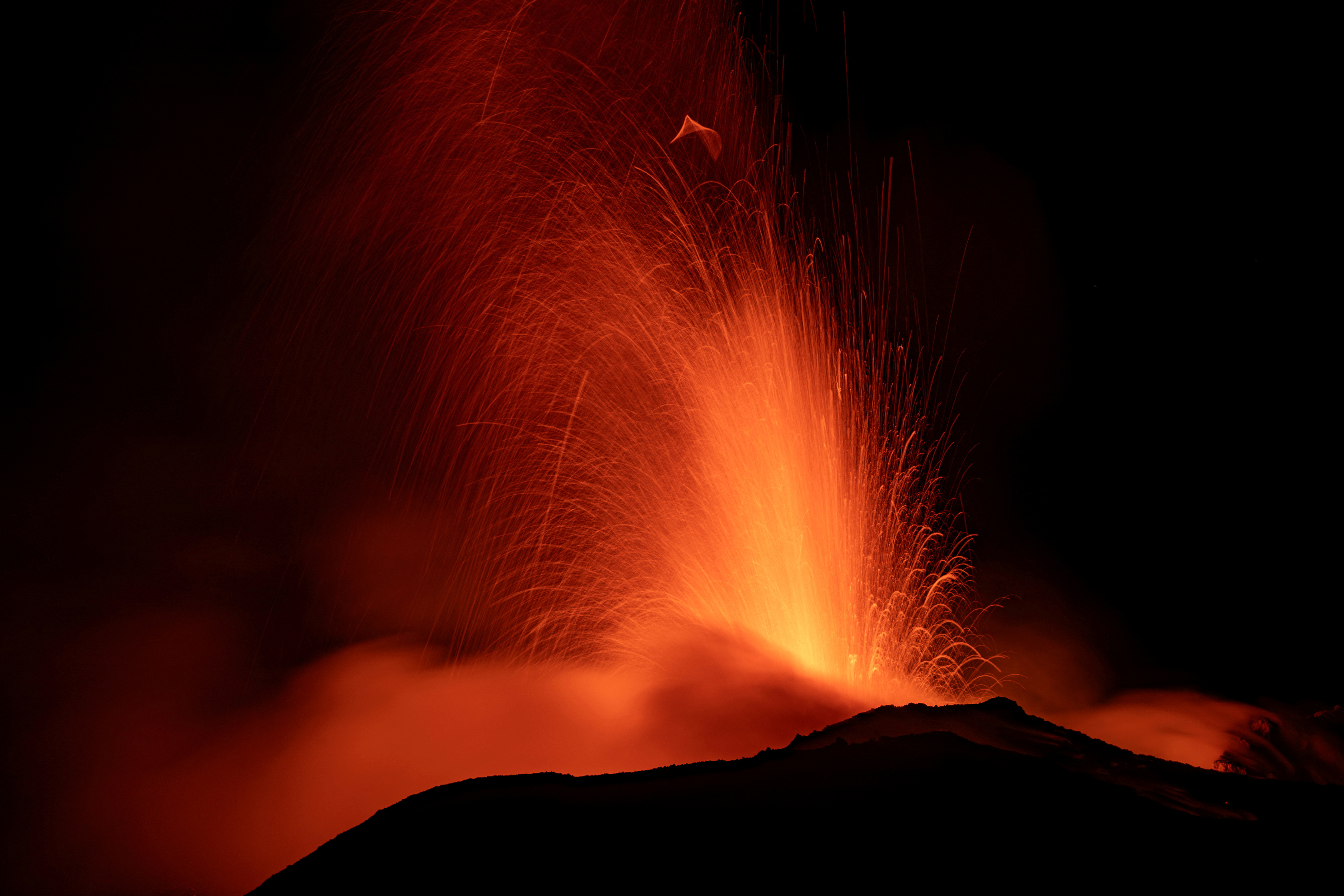 image Mount Etna eruption disrupts Sicily&#8217;s troubled Catania airport