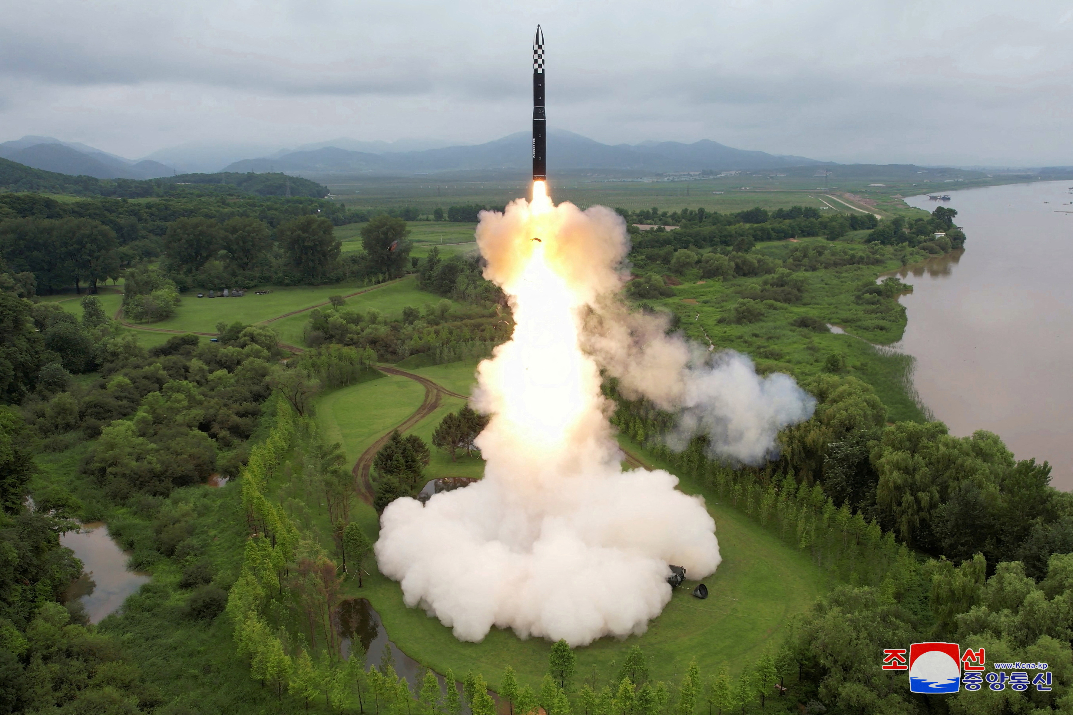 image North Korea prepares for military actions in protest of US three-nation summit -South Korea
