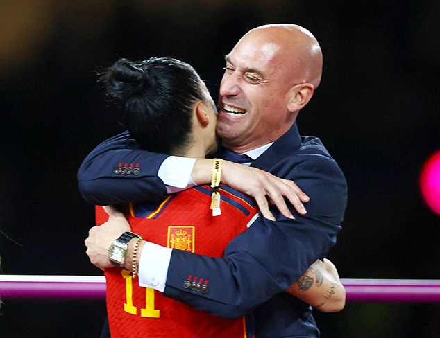 image FIFA suspends Spanish football chief over kiss