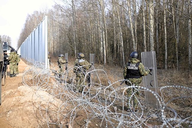 image Poland, Baltics will shut Belarus border if &#8216;critical incident&#8217; occurs
