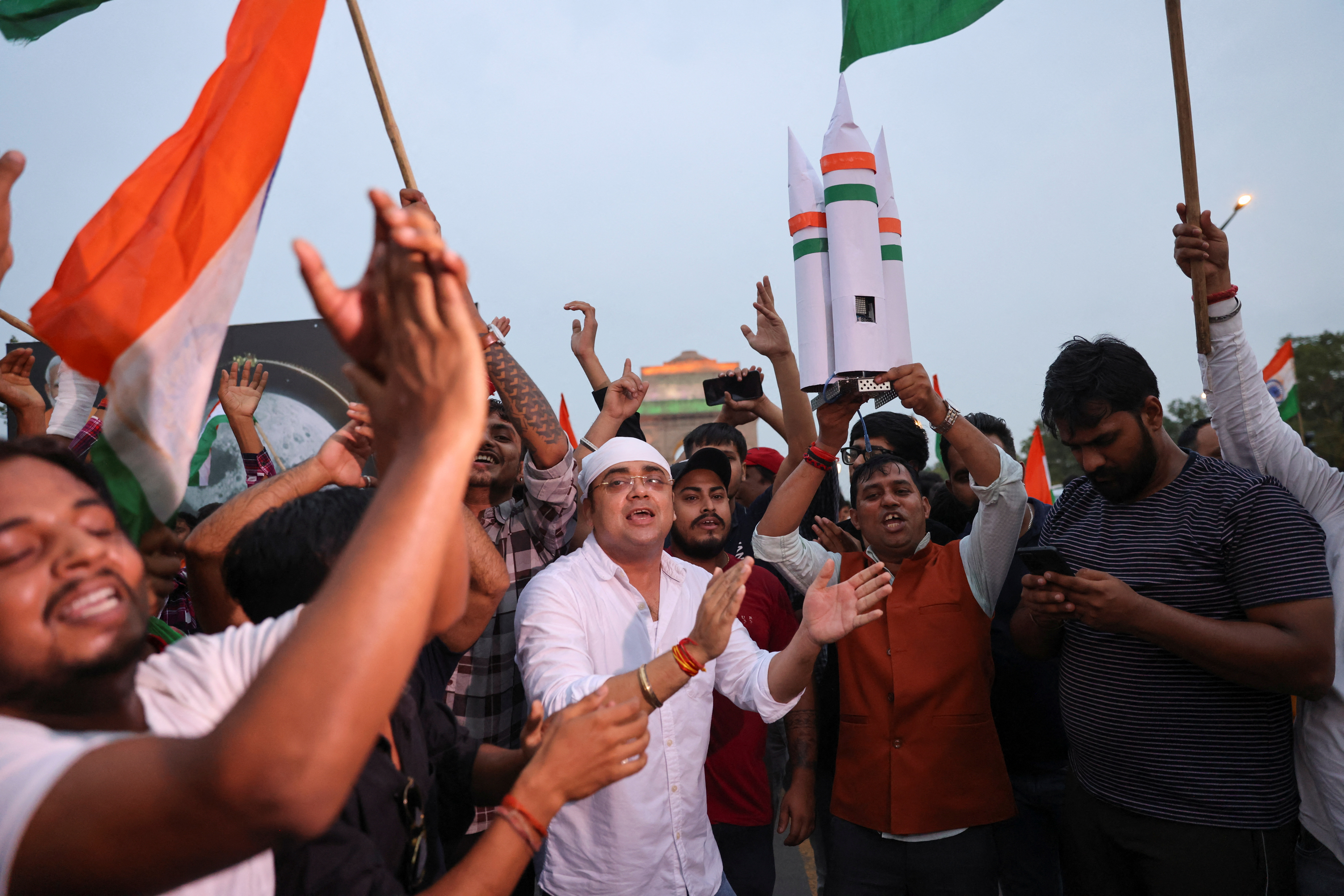 image Chandrayaan-3 rover rolls onto moon&#8217;s surface as ecstatic India celebrates