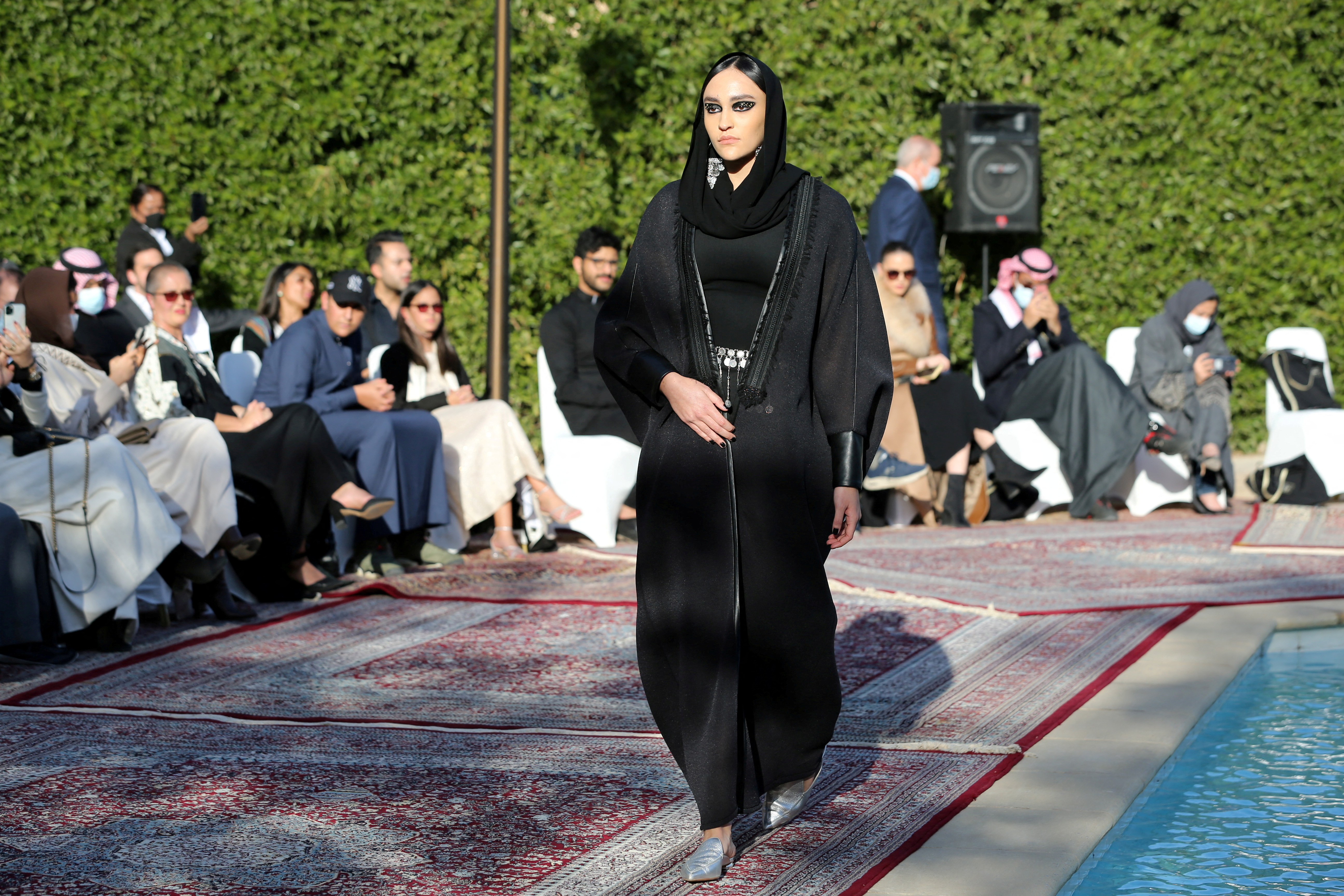image French ban of abaya robes in schools draws applause, criticism