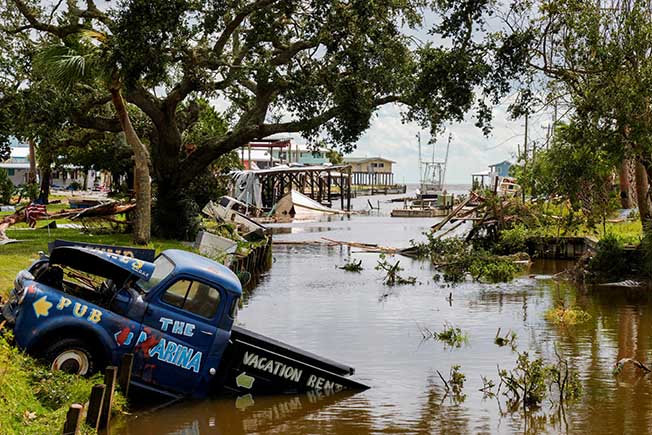 image Avoiding catastrophe, Florida&#8217;s Gulf Coast begins cleanup from Hurricane Idalia