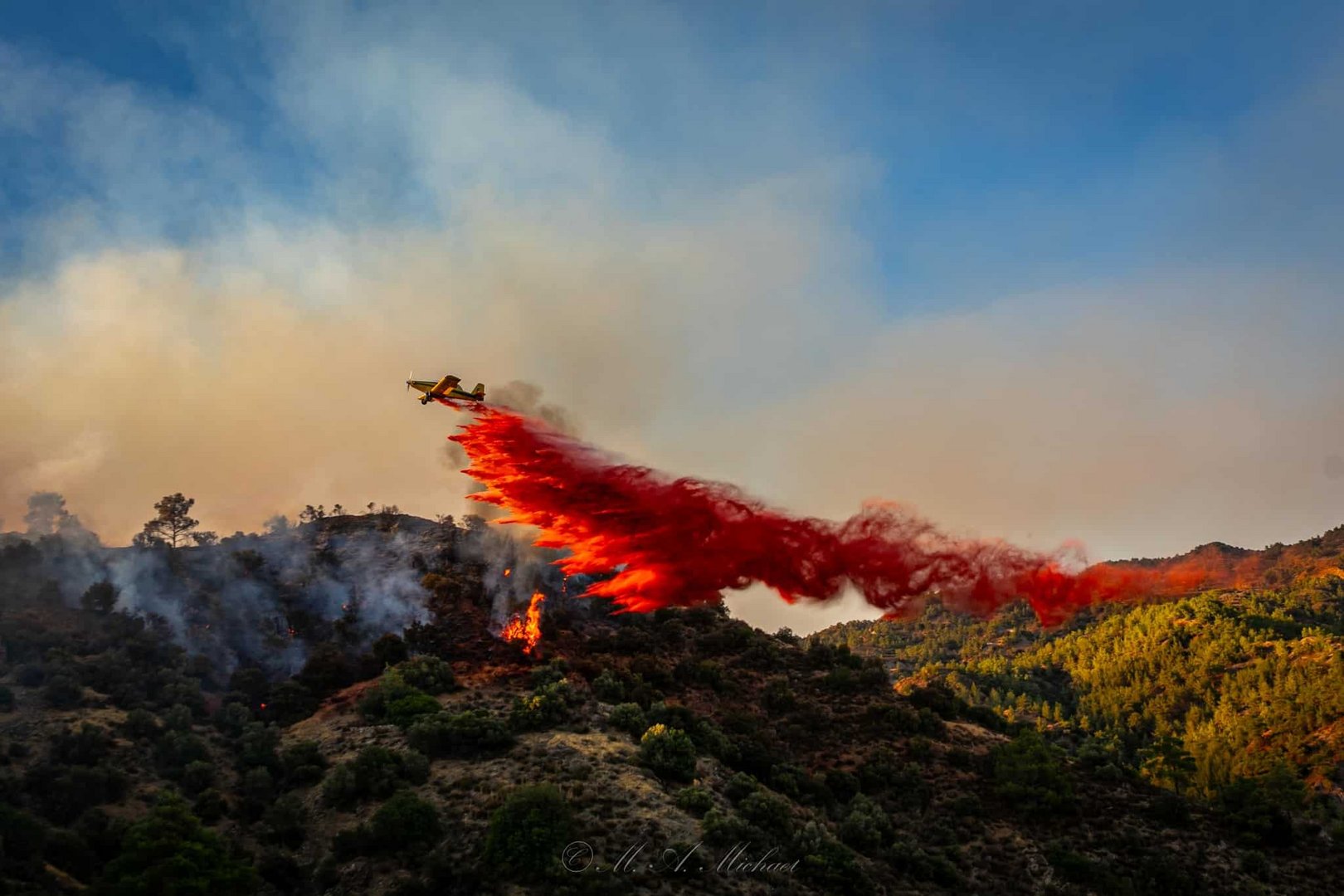 image Firefighter injured as large fire rages near Ayios Mamas (Update 2)