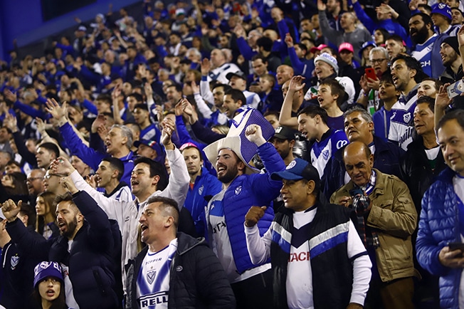 image Velez fans violently attack club&#8217;s players at gunpoint