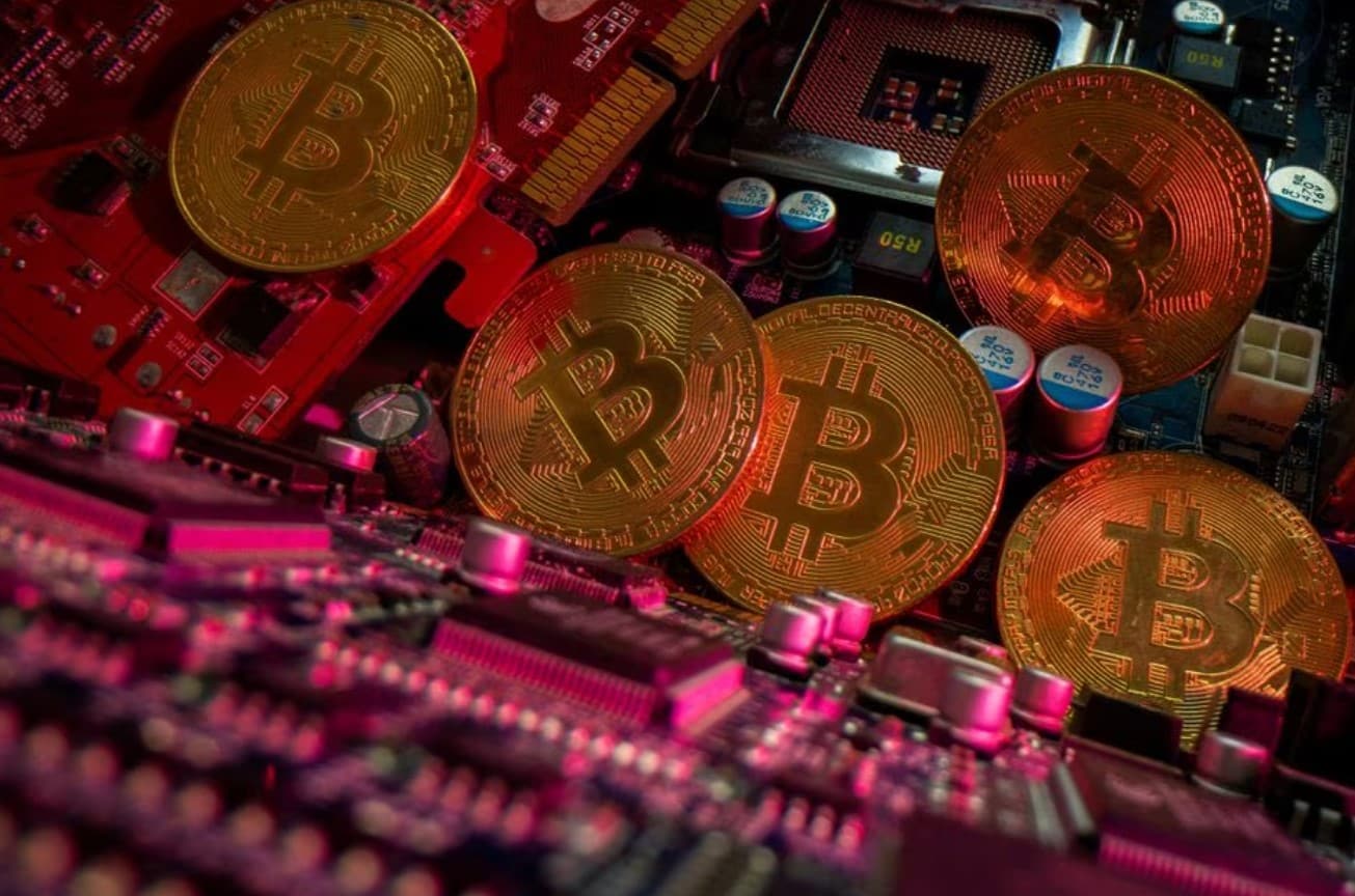 image Grayscale victory big boost for decade-long spot bitcoin ETF push