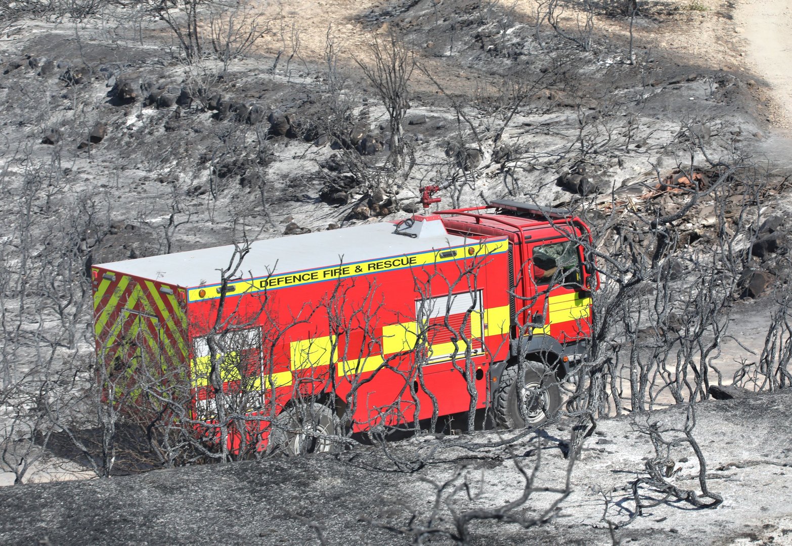 image Firefighter injured in Alassa blaze
