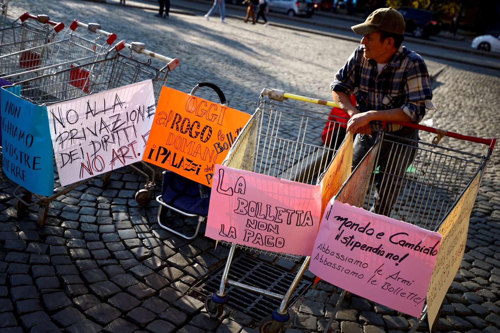 image Italy struggling to broker deal to control prices of essential goods