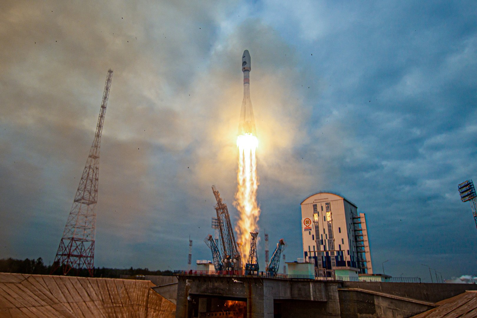 image Russia&#8217;s moon craft starts processing first data &#8211; space agency