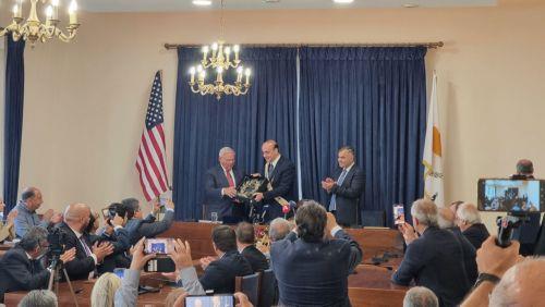 image Menendez awarded the title of honorary citizen of Paphos