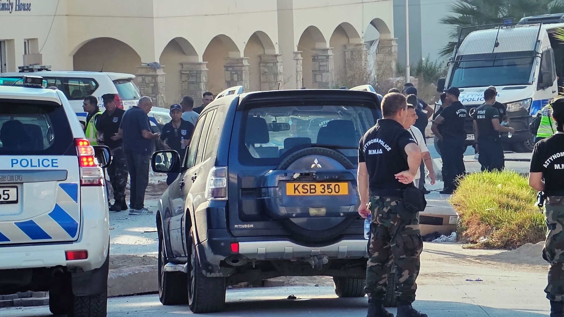image Migrant arrest for serious injury to officers during Chlorakas eviction (Update 2)