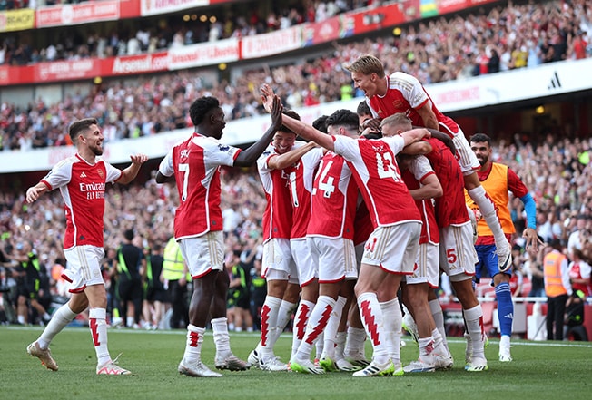 image Arsenal leave it late to sink Man Utd