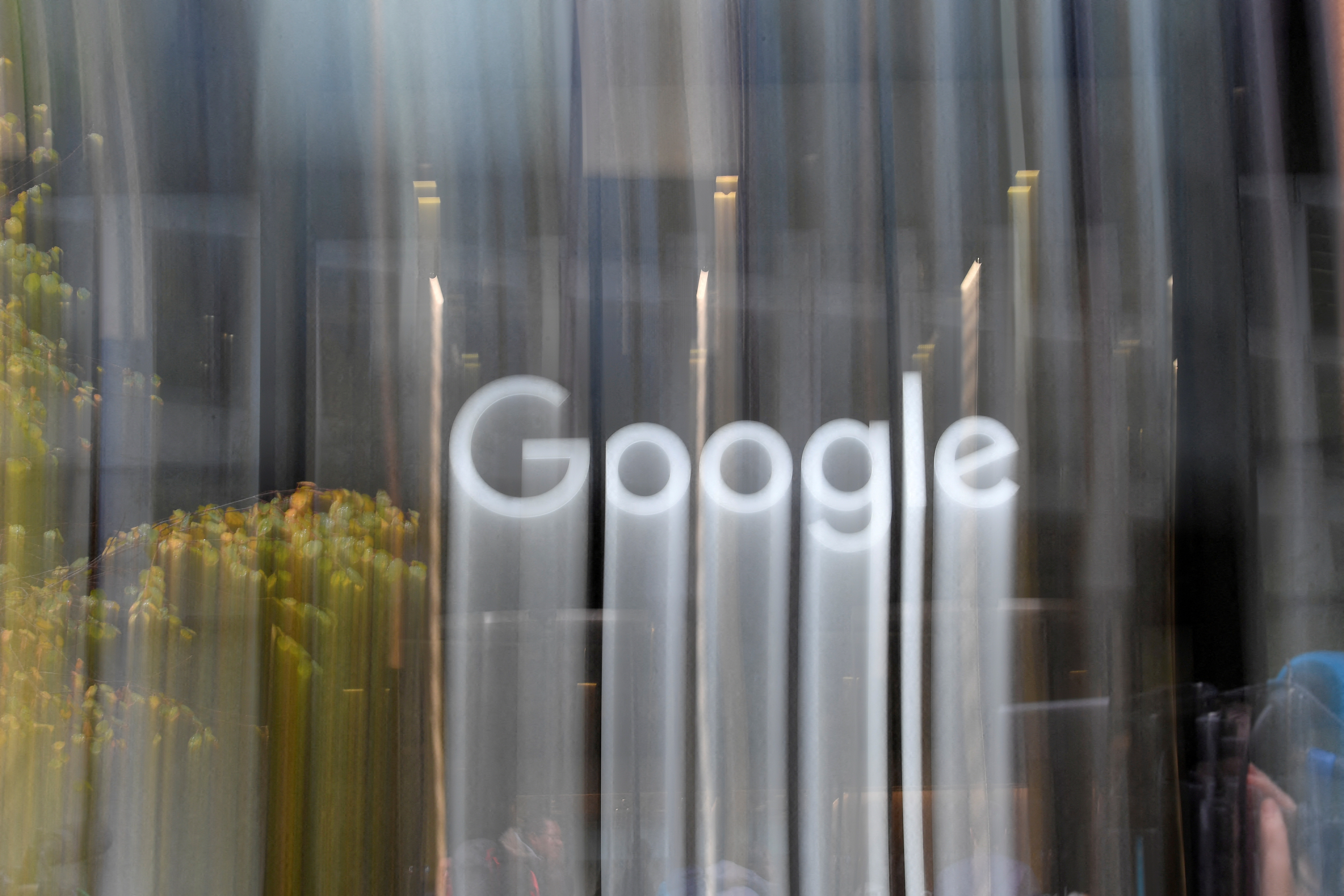 image Anti-trust trial: Google pays $10 billion to maintain search monopoly