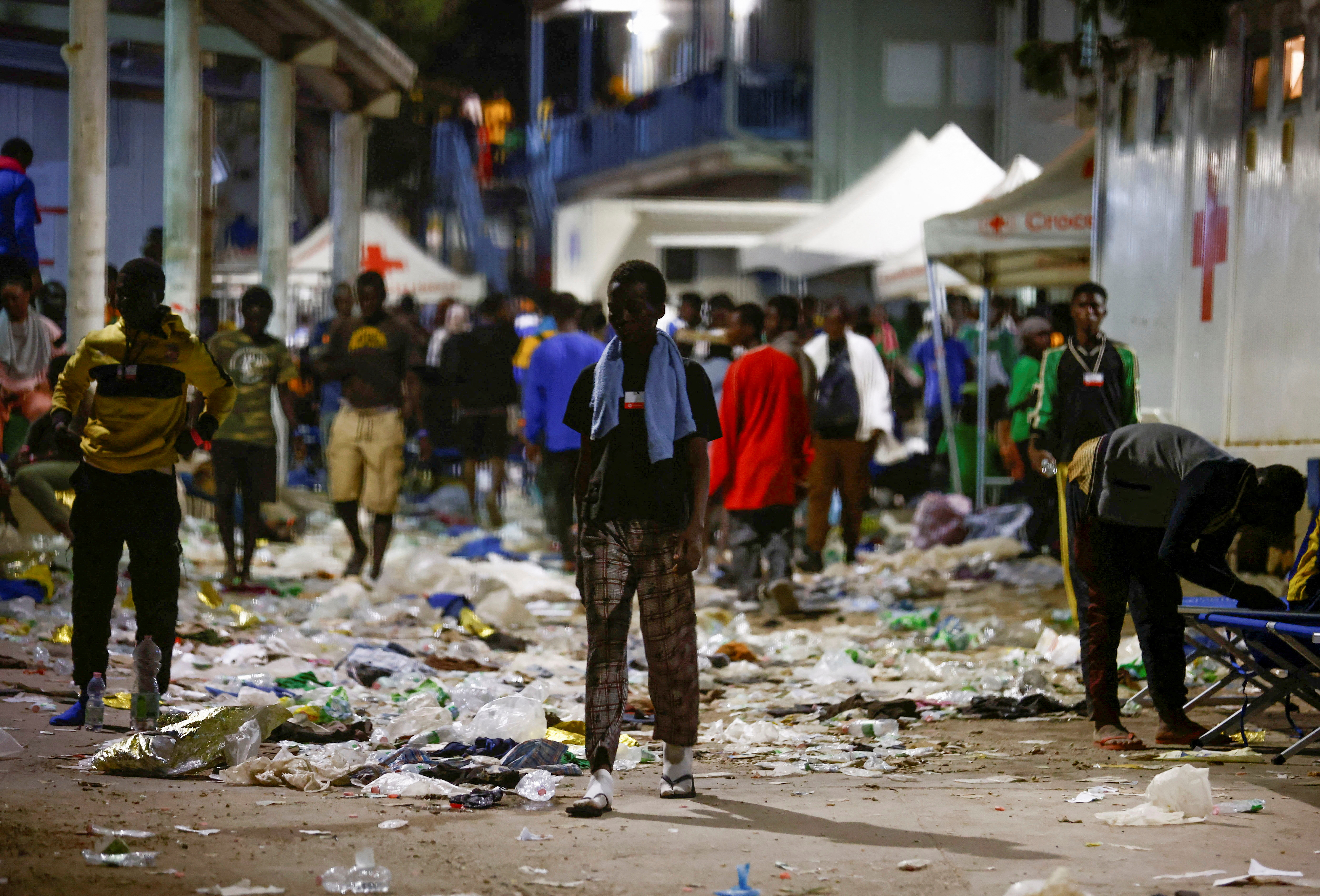 image Asylum seekers in Italy told to pay to avoid detention