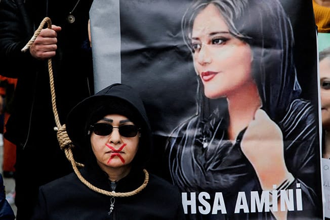 image Iran&#8217;s security forces briefly detain Mahsa Amini&#8217;s father