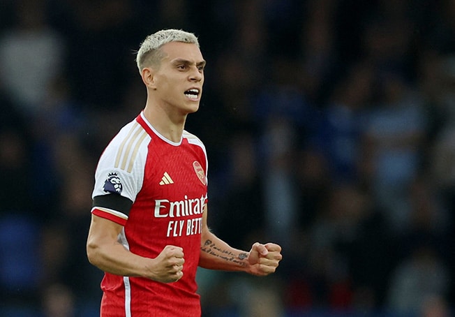 image Arsenal beat Everton, Chelsea misfire