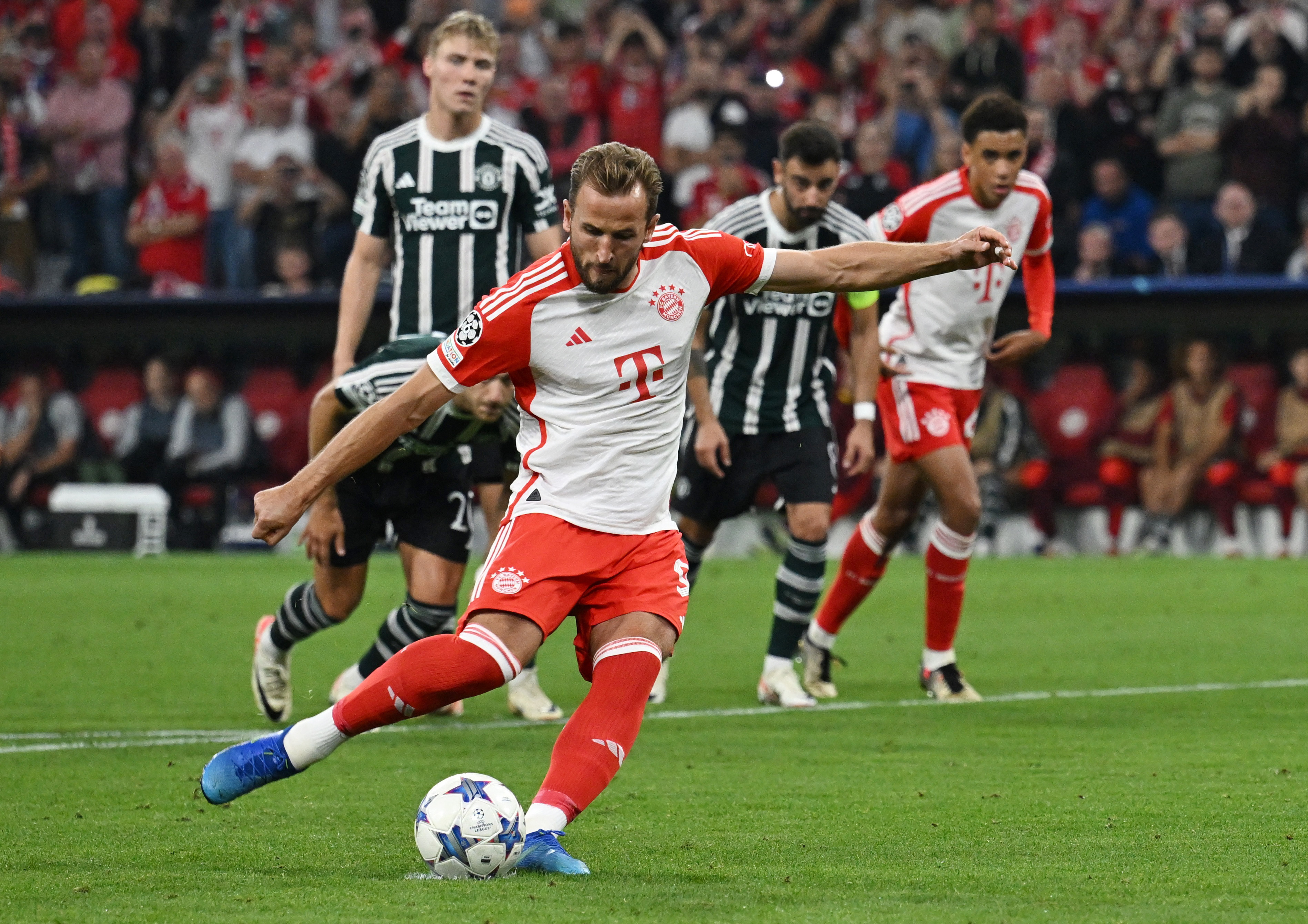image Kane on target as Bayern hold on to win 4-3 thriller against Man United, Arsenal thrash PSV