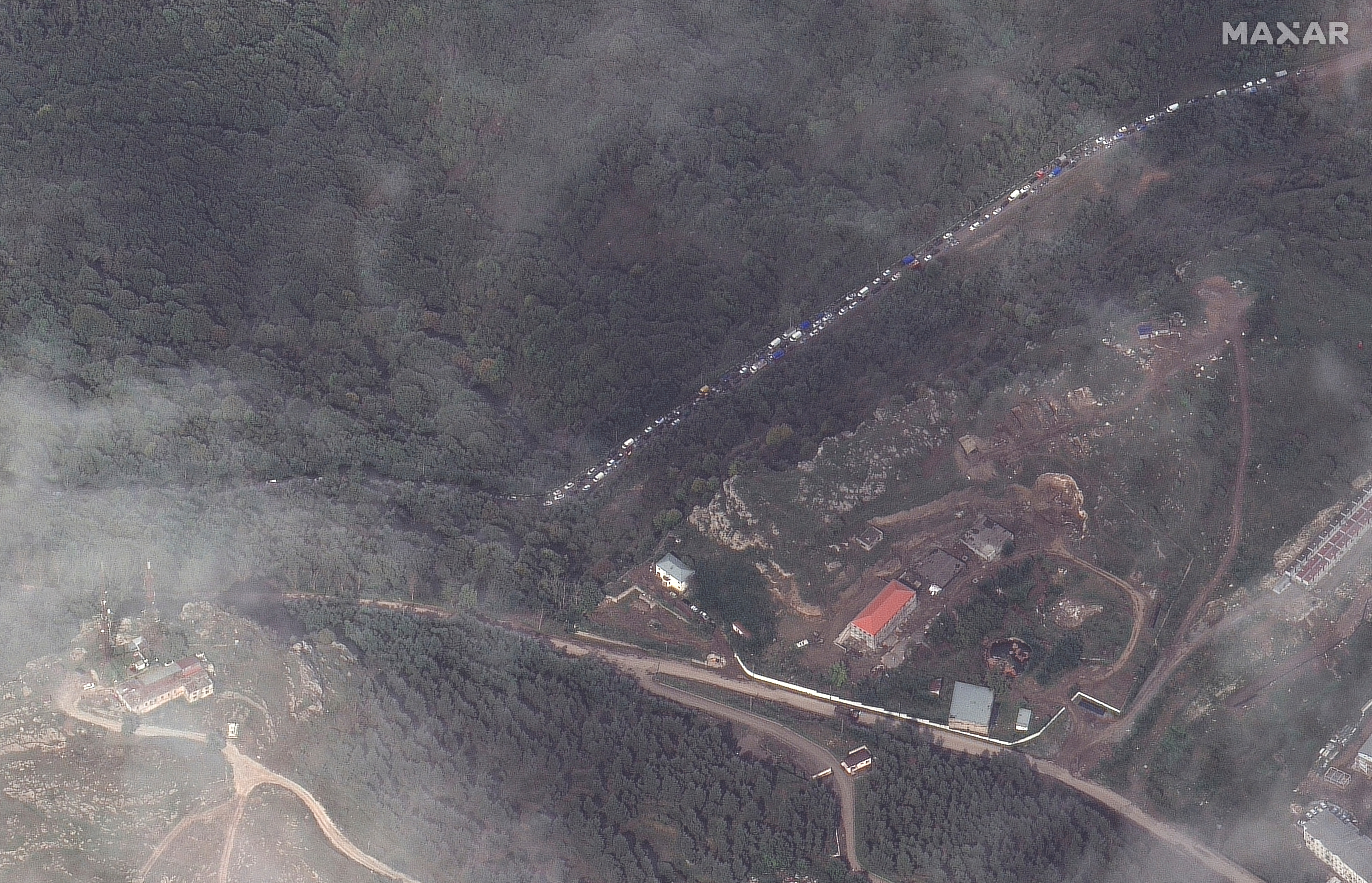 image Tens of thousands of ethnic Armenians rush to flee Nagorno-Karabakh