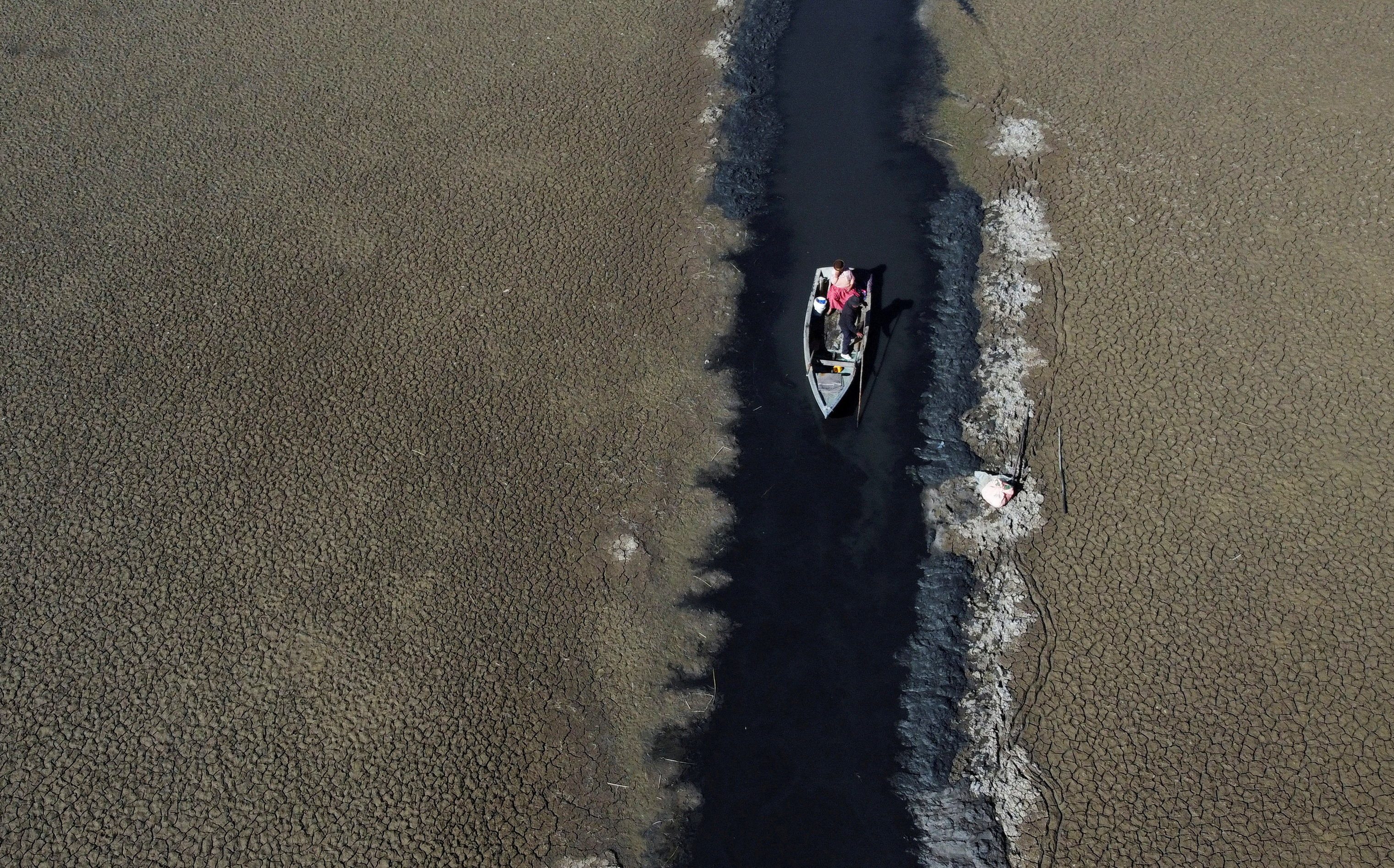 image Bolivia faces water shortage as winter heat wave drives drought
