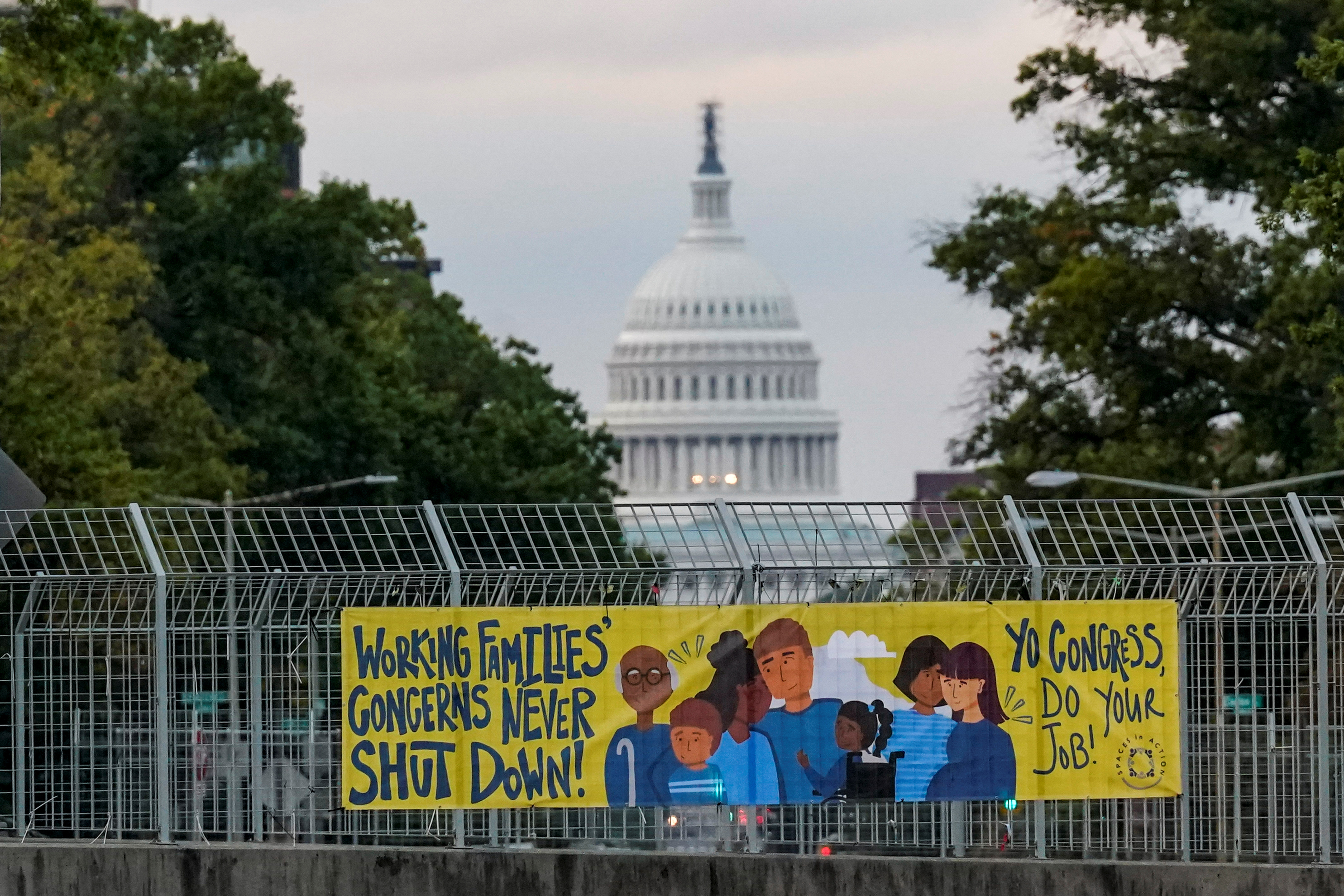 image Shutdown imminent as House, Senate hold split courses US government funding