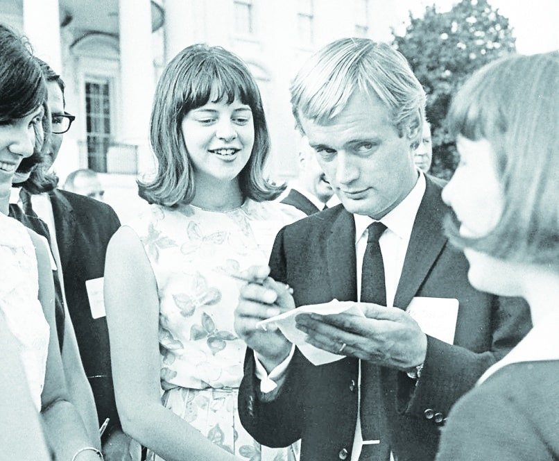 image David McCallum, &#8216;The Man from U.N.C.L.E.&#8217; actor, dies at 90