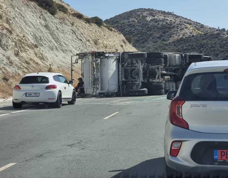 image Lorry overturns on highway