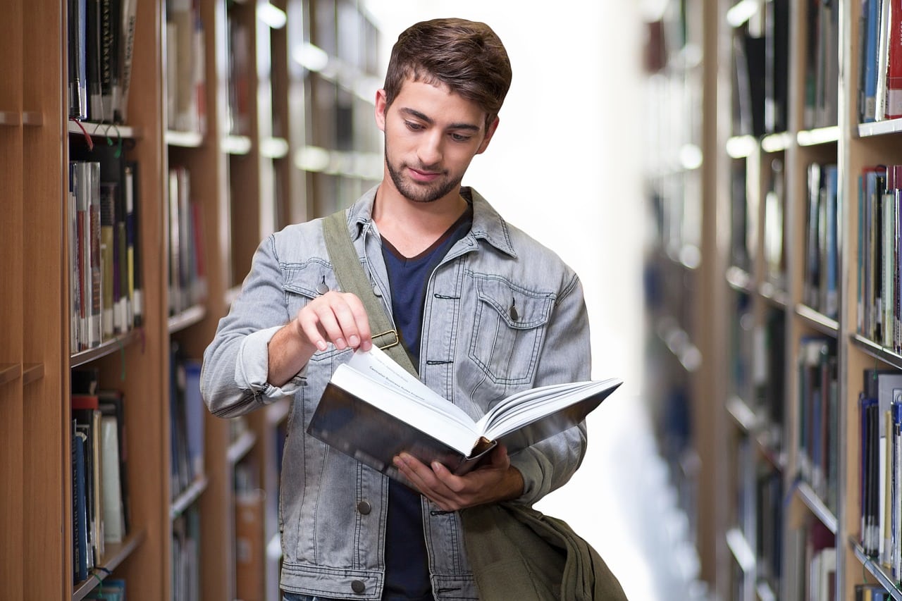 image US scholarships for students of Greek descent