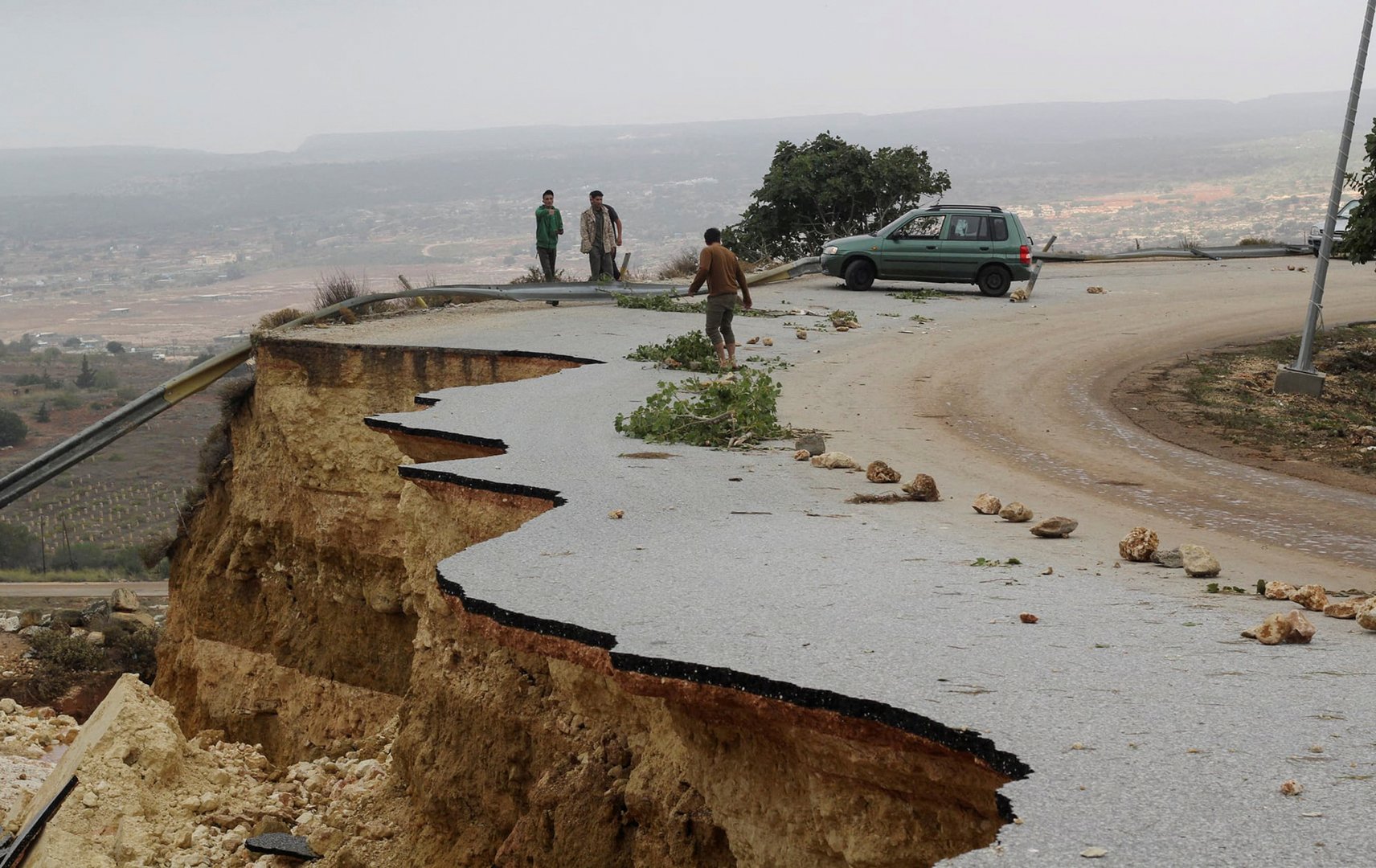 image Libyan flood survivors weigh water shortages against landmine risk