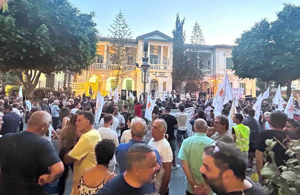 image Over 1,000 attend anti-fascist protest in Limassol
