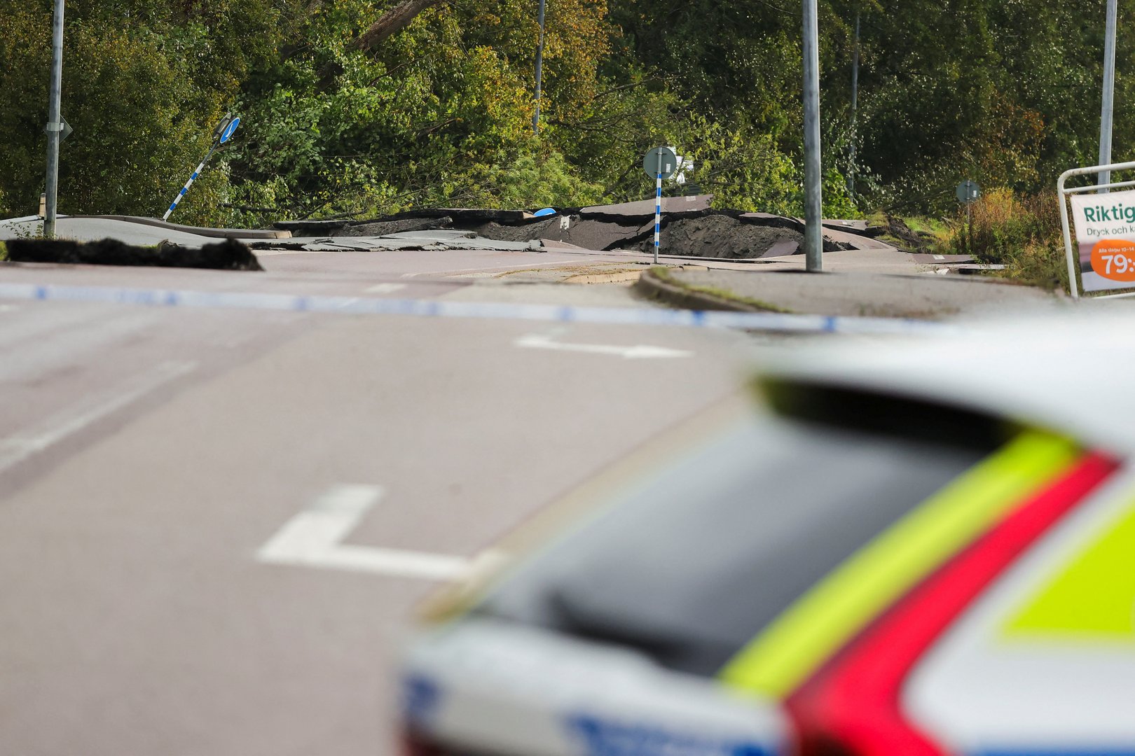 image Landslide causes large chunk of Swedish motorway to collapse