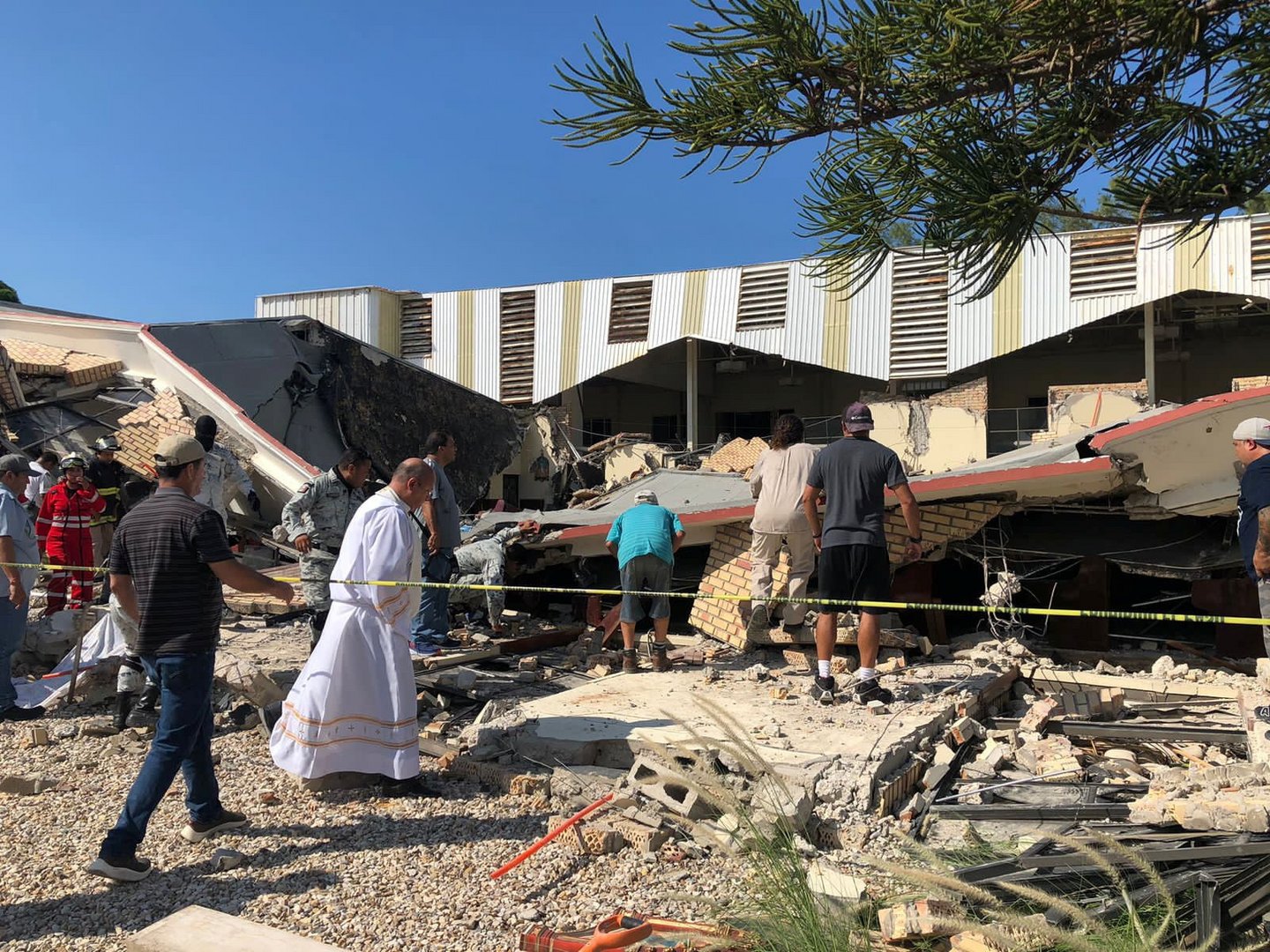 image Mexican church roof collapses during Sunday mass killing 9, about 30 others missing