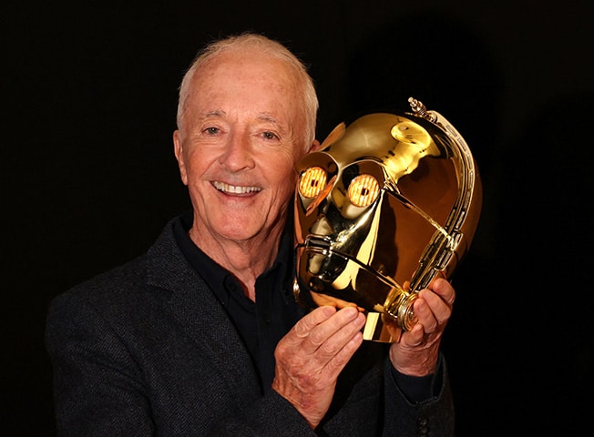 image C-3PO&#8217;s head, &#8216;Titanic&#8217; costumes for sale at Propstore film auction