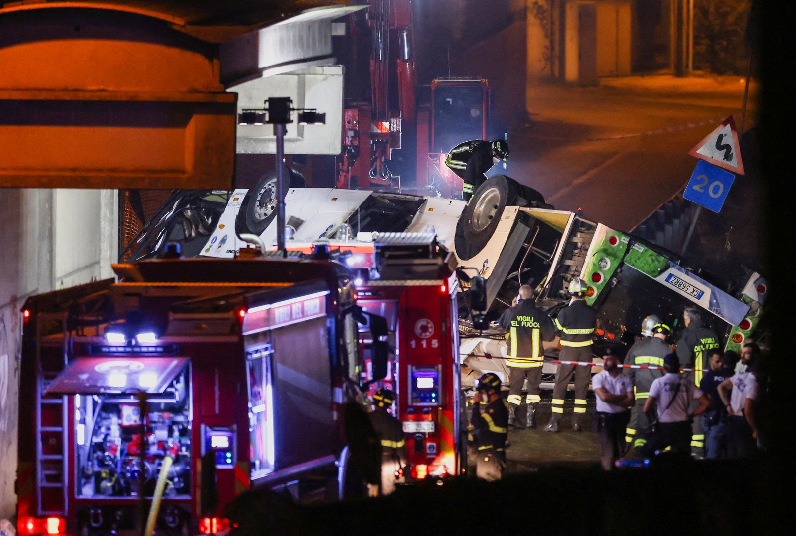 image At least 21 dead after Italian bus carrying tourists falls from Venice overpass