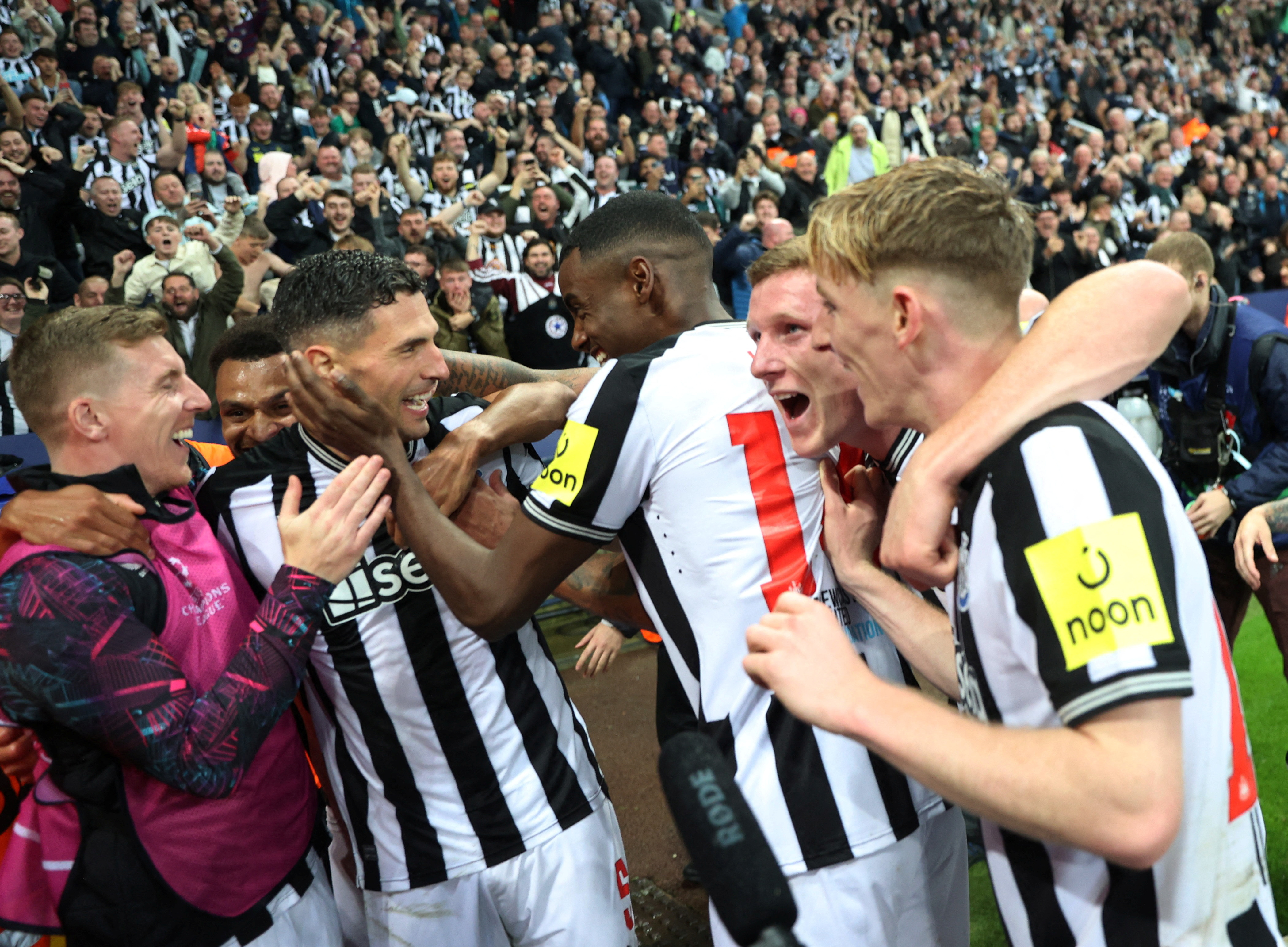 image Newcastle run riot to secure famous 4-1 win over PSG, late goals give Man City win at Leipzig