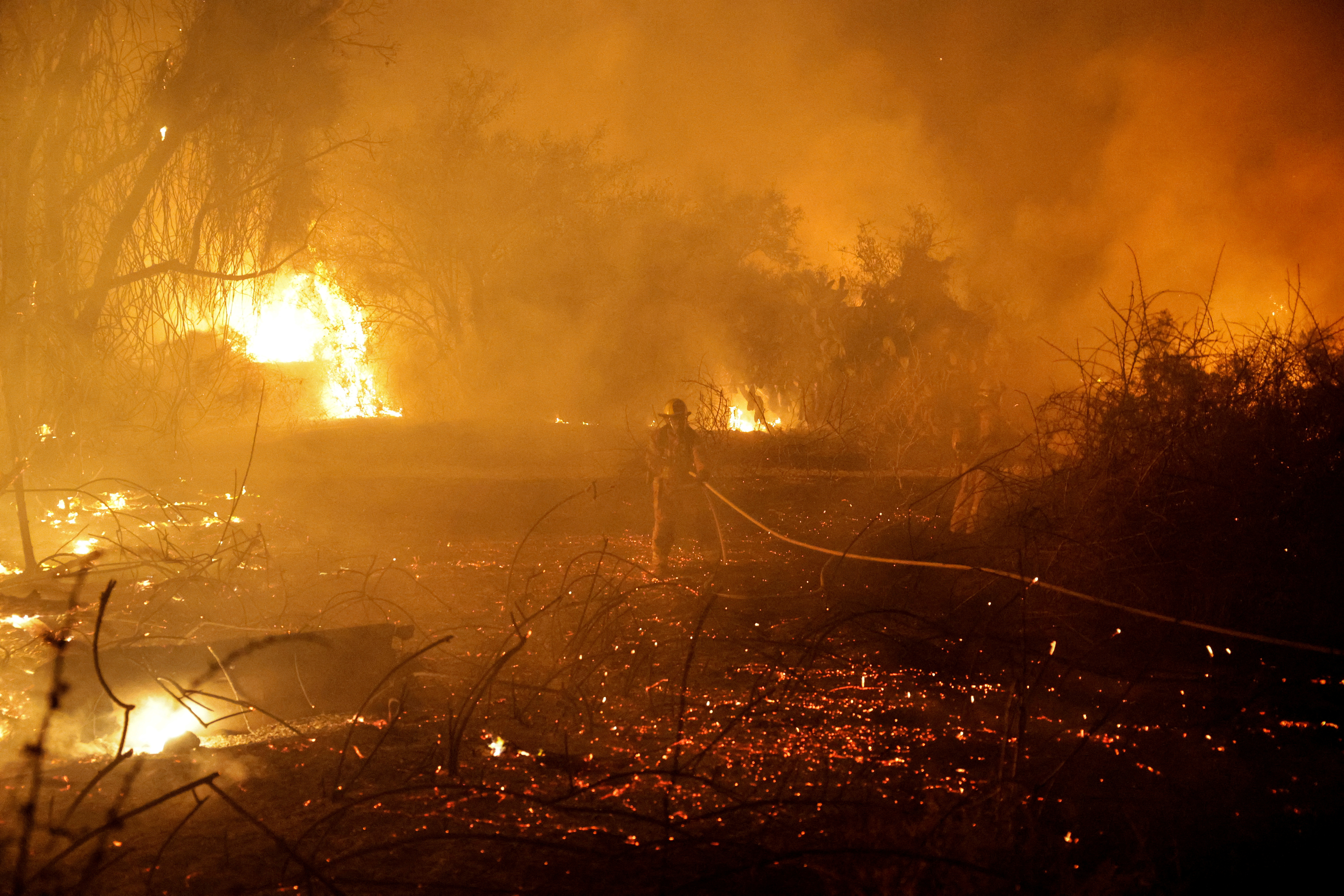 image Israeli forces clash with Hamas gunmen after hundreds killed