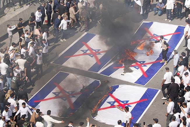 image Supporters of Palestinians and Israel protest and pray as war intensifies