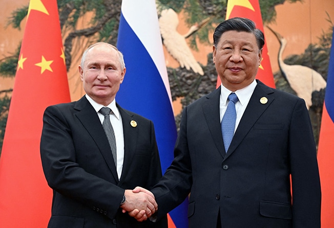 image Putin praises &#8216;dear friend&#8217; Xi
