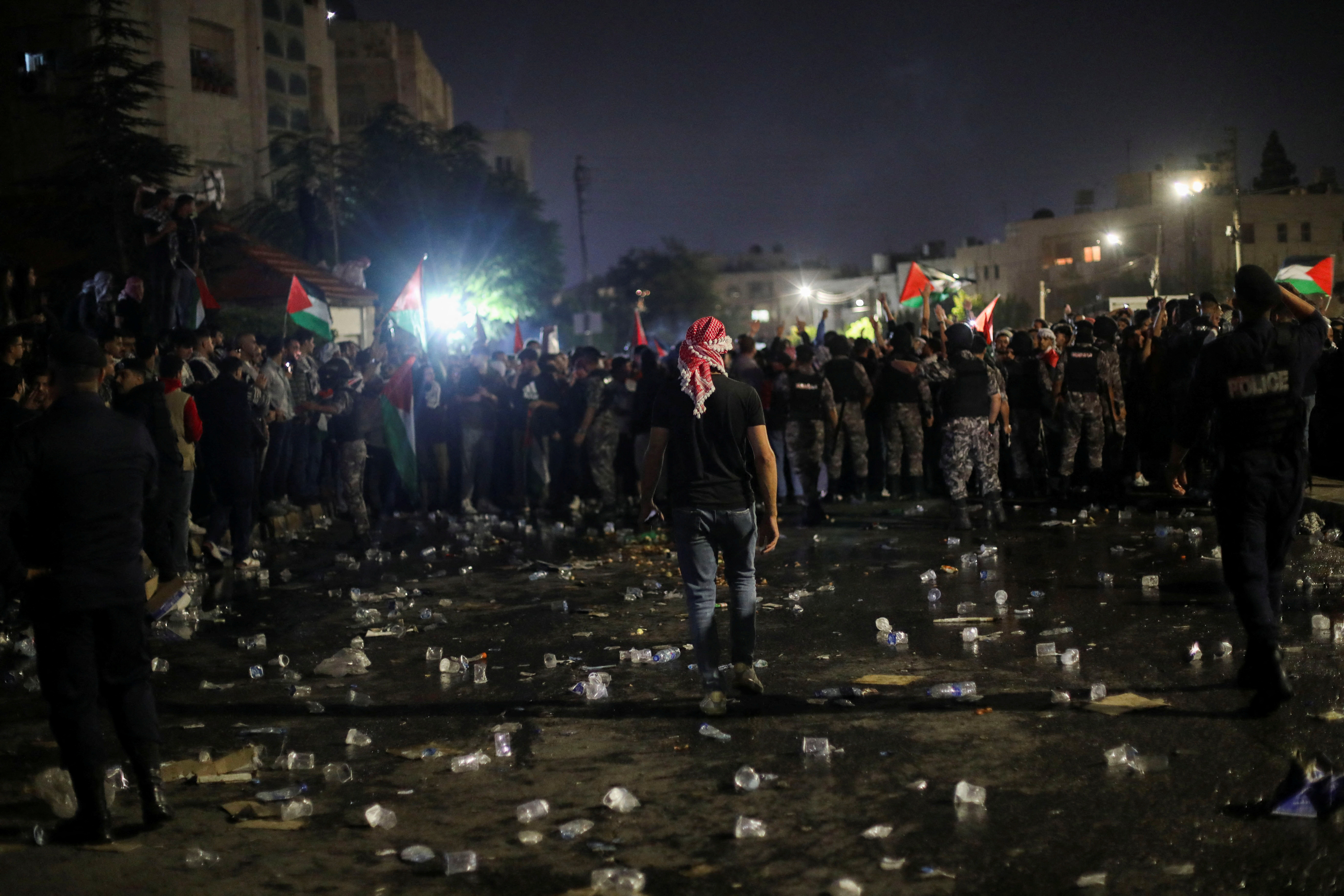 image Jordanian police clash with protesters near Israeli embassy