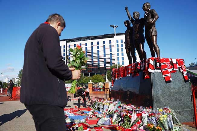 image Ten Hag calls on Man Utd to pay tribute to Charlton with win