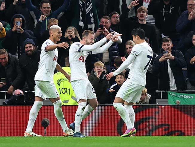 image Spurs go top with home victory over Fulham