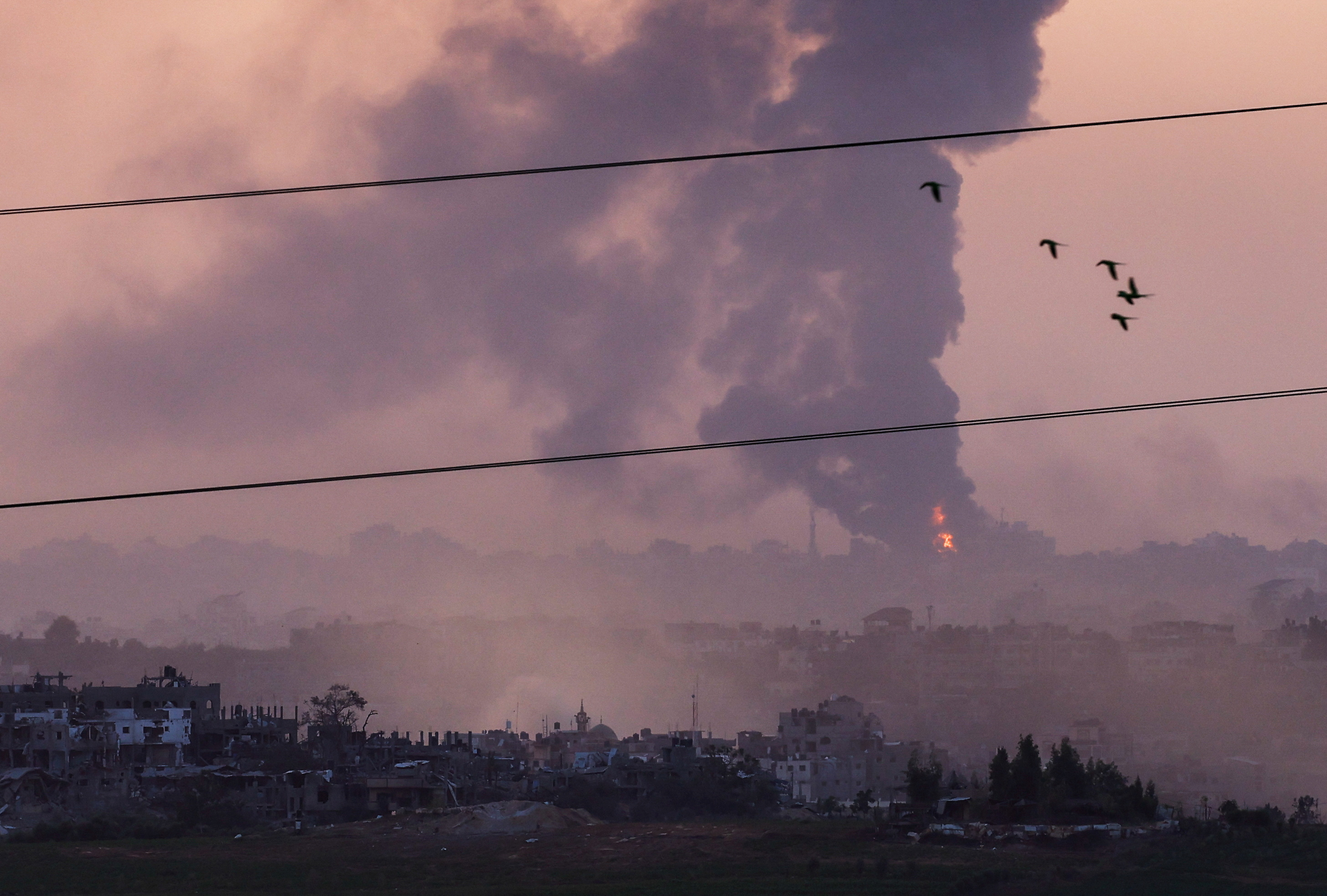 image Israel steps up ground operation against Hamas militants in Gaza