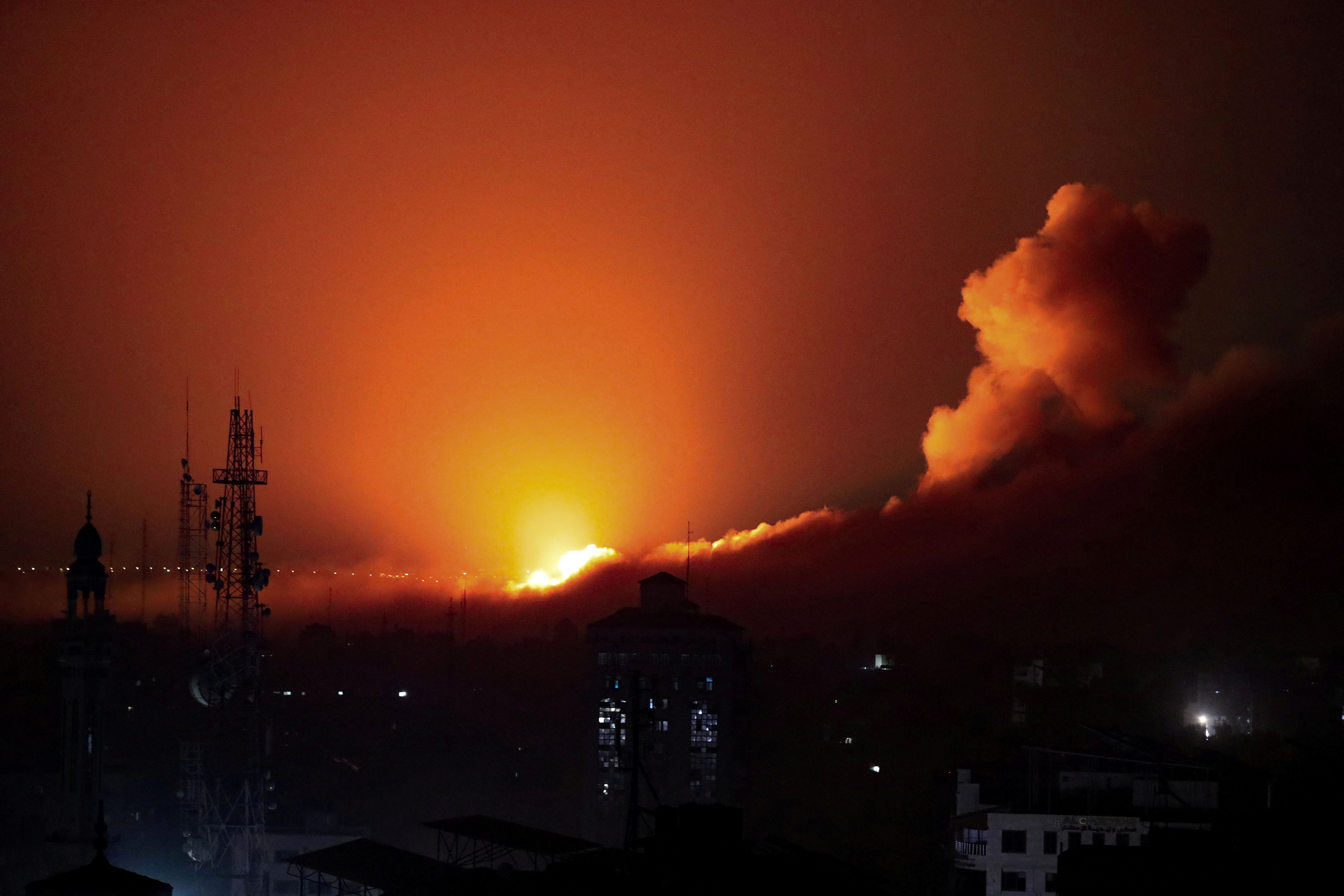 image Israeli forces attack Gaza&#8217;s main city from two directions