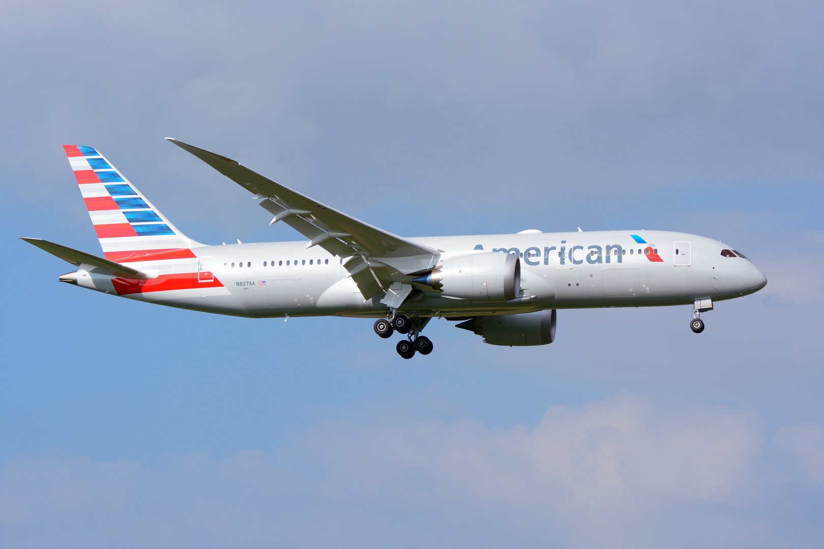 image Several airlines suspend Tel Aviv flights until safety conditions improve (Update)