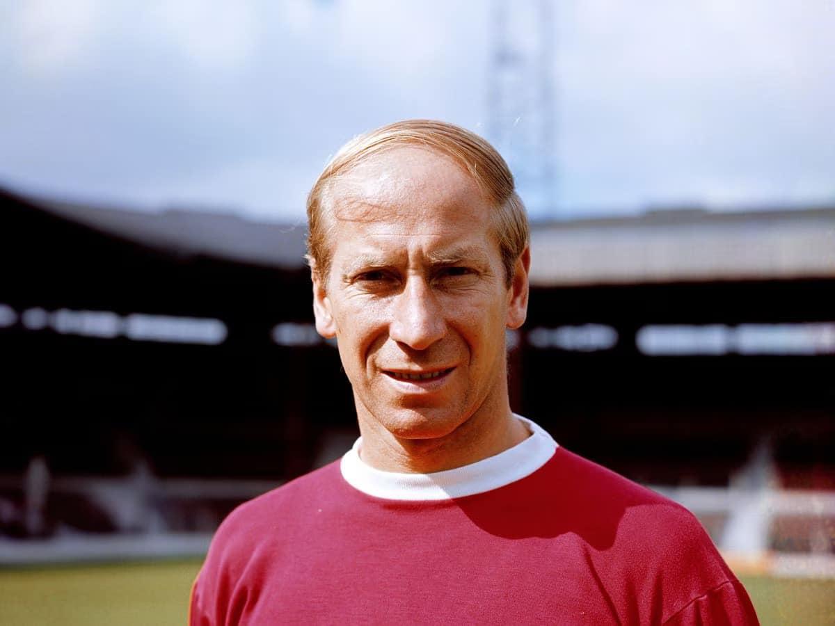 image England and Man Utd great Charlton dies aged 86