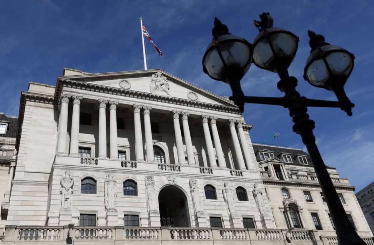 image Britain scraps cap on banker bonuses inherited from EU
