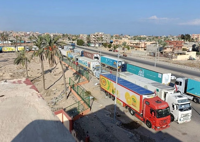 image Gaza aid stuck as Egypt says Israel not cooperating