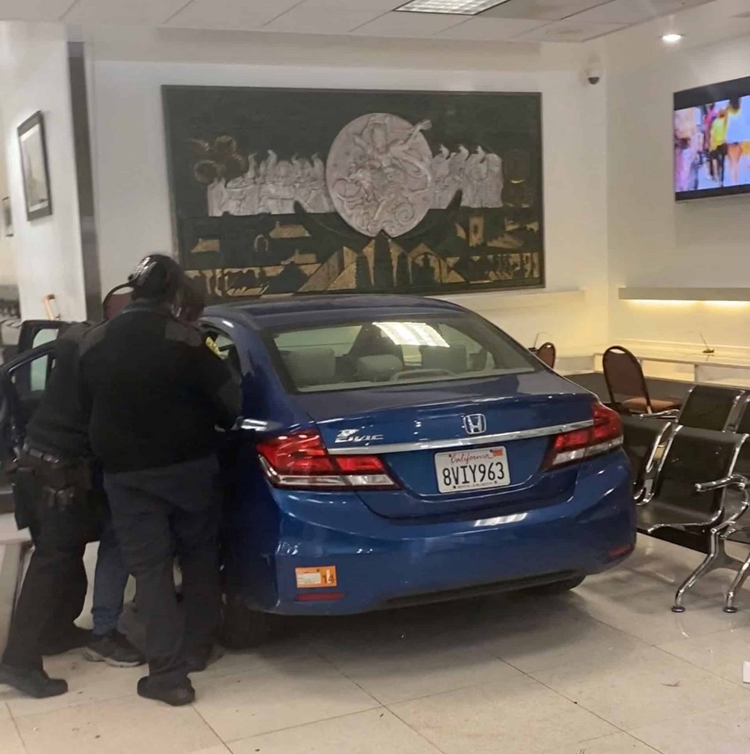 image San Francisco police fatally shoot driver of car that crashed into Chinese consulate